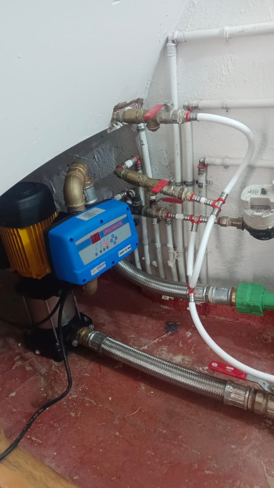 Instalación completa de fontanería y sistema hidráulico en vivienda