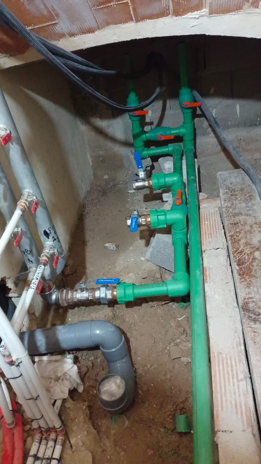Instalación completa de fontanería y sistema hidráulico en vivienda