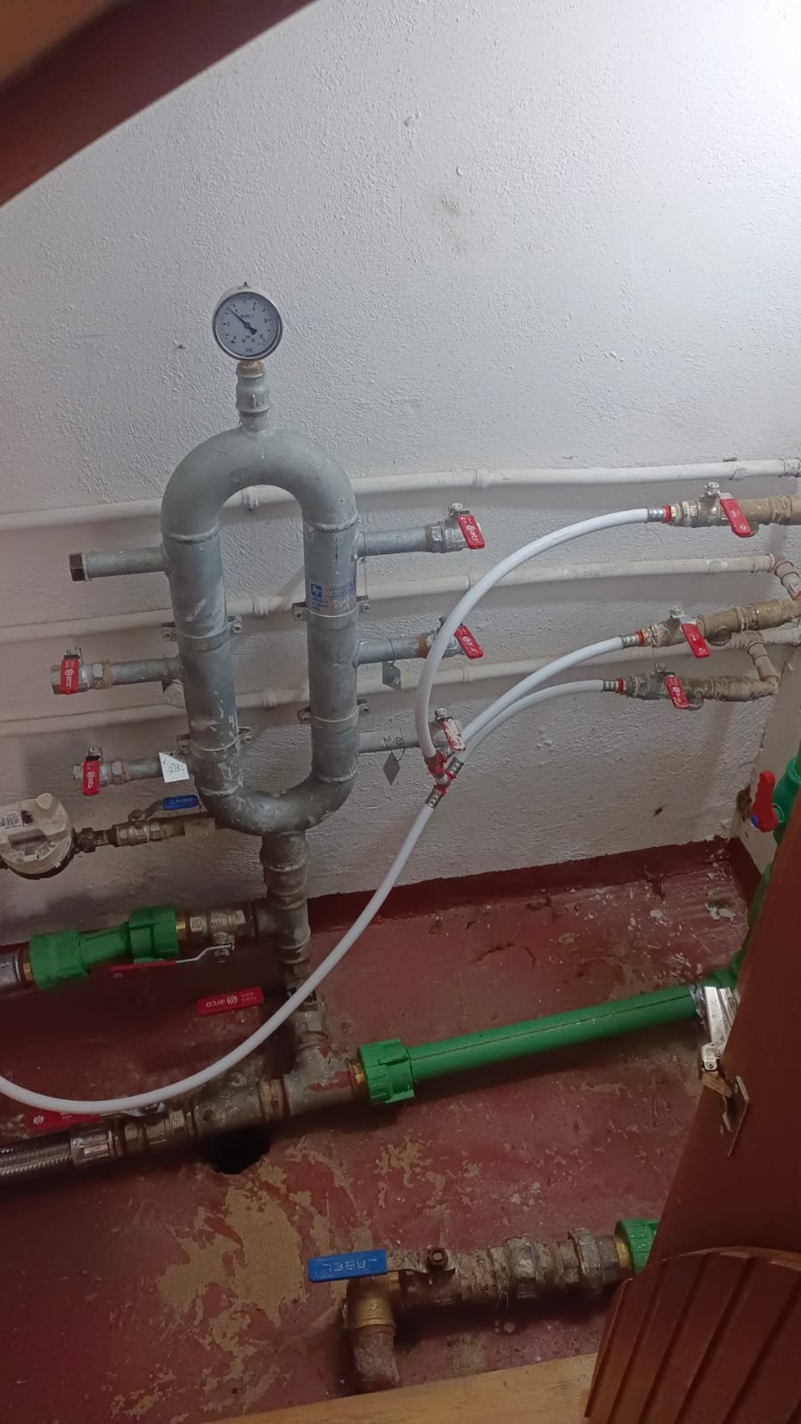 Instalación completa de fontanería y sistema hidráulico en vivienda
